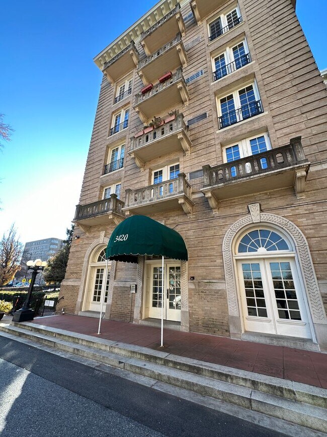 Building Photo - Mt Pleasant Grandeur