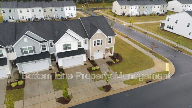 Building Photo - 5000 Arkose Dr