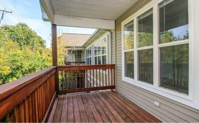 Building Photo - 1430 Fox Pointe Cir