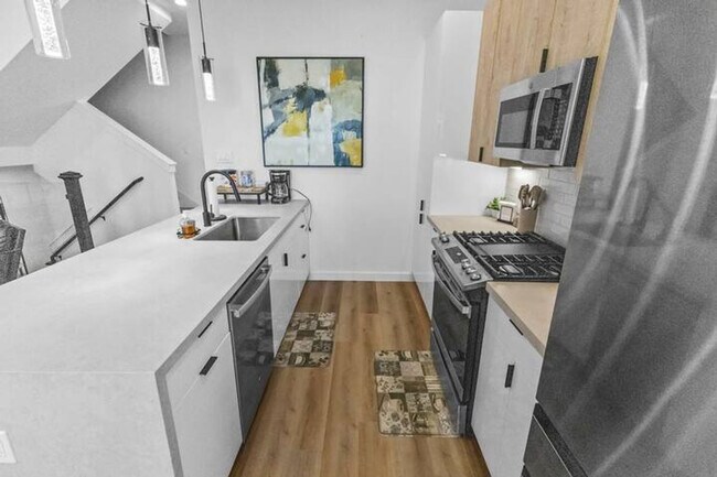 Building Photo - 6740 Peerless St