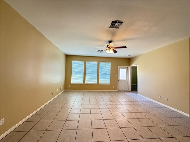 Building Photo - 211 Riata