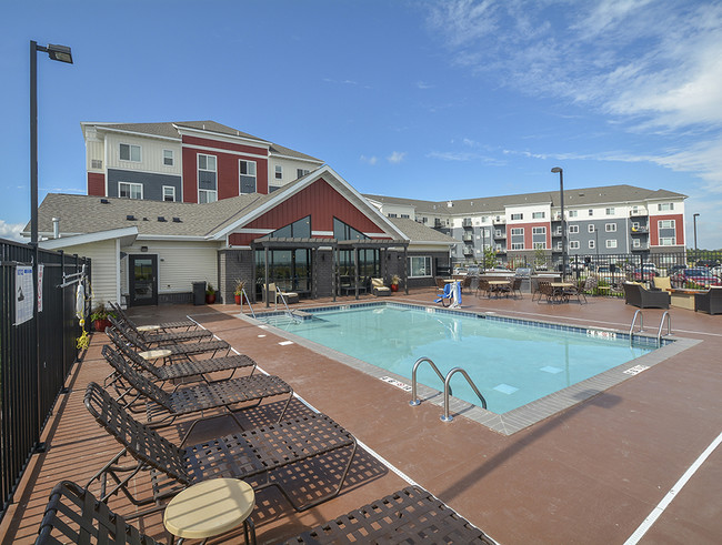 Outdoor Pool and Sundeck - Sundance Apartments