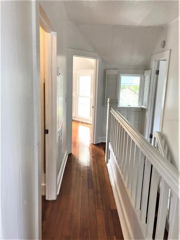 Building Photo - 835 Victoria Dr