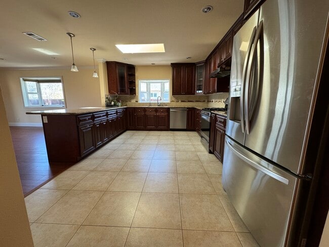 Building Photo - 6003 Prospect Rd