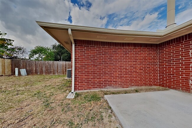 Building Photo - 2318 Friarwood Trail