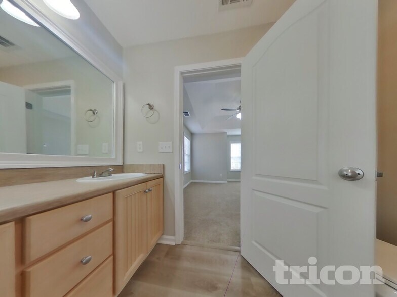 Building Photo - 542 Meadow Spring Dr