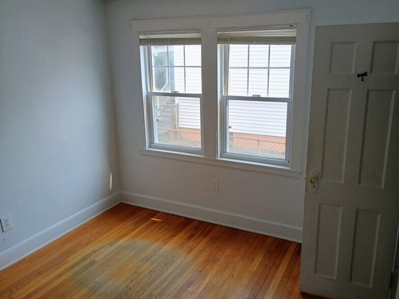 Building Photo - 46 Lawn Ave