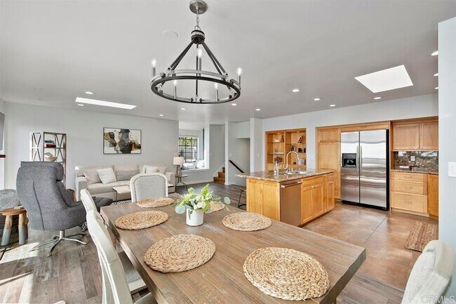 Building Photo - 2260 Del Mar Scenic Pkwy