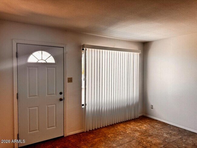 Building Photo - 133 E Del Rio Dr