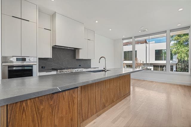 Building Photo - 3619 Springbrook St