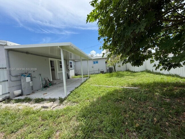Building Photo - 9016 NW 35th Ct