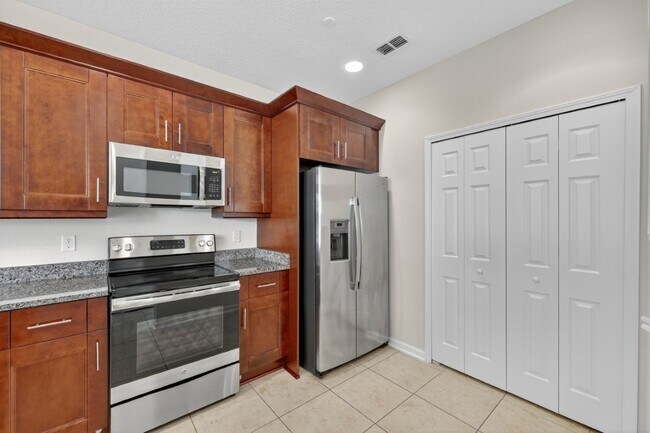 Building Photo - 11274-11271 Estancia Villa Cir