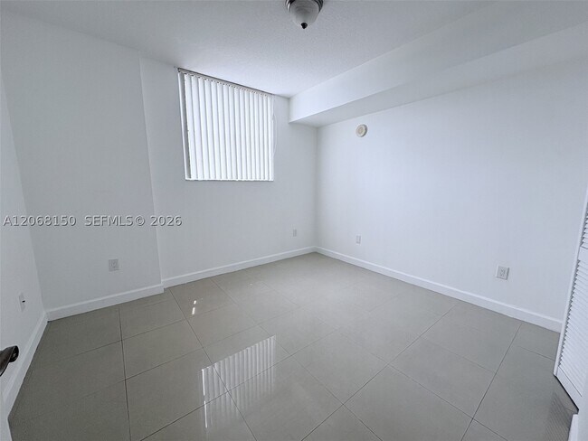 Building Photo - 2600 SW 27th St