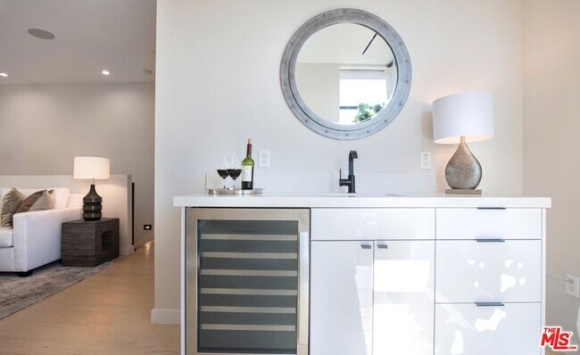 Building Photo - 4429 Tujunga Ave