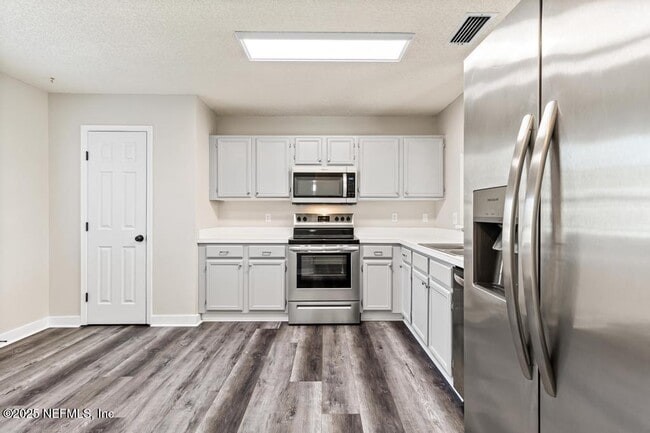Building Photo - 2887 Lantana Lakes Dr