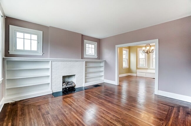 Building Photo - Westwood - Charming 3+ bed 1 bath home freshly updated