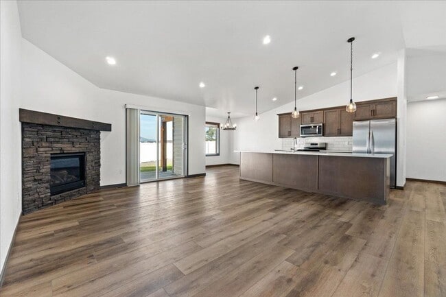Building Photo - Beautiful New home in Post Falls