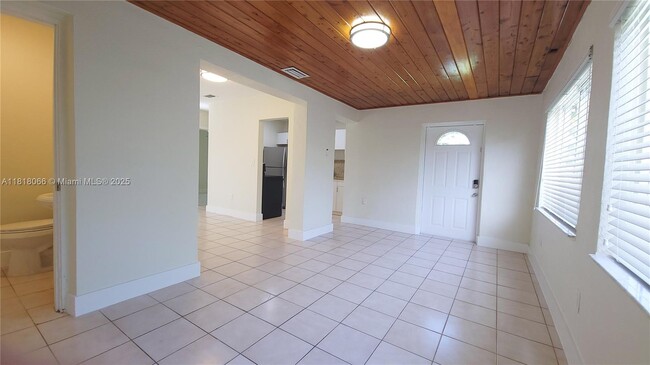 Building Photo - 7410 SW 37th St