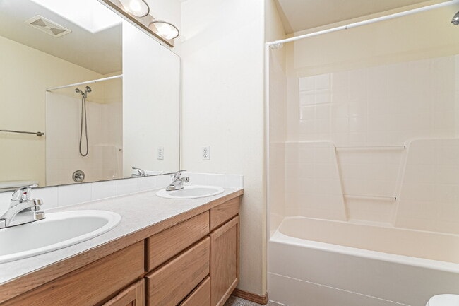 Building Photo - **Beautiful 4 Bedroom Home in Prime Bothell Location!** Available NOW for RENT