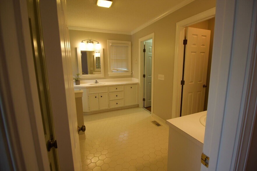 Building Photo - 4407 Treetops Cir