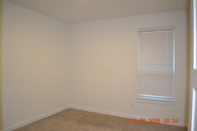 Building Photo - 1613 Sunbend Ln