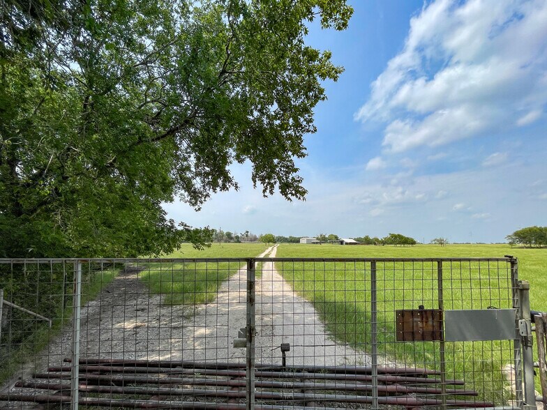 Building Photo - 123 County Road 127A