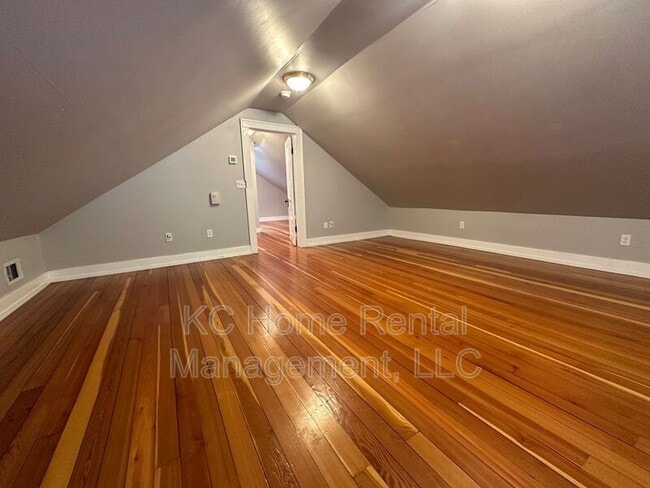 Building Photo - 1217 W 47th St