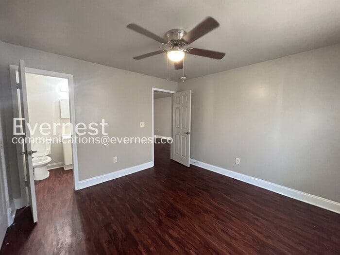 Building Photo - 969 Forest Ave