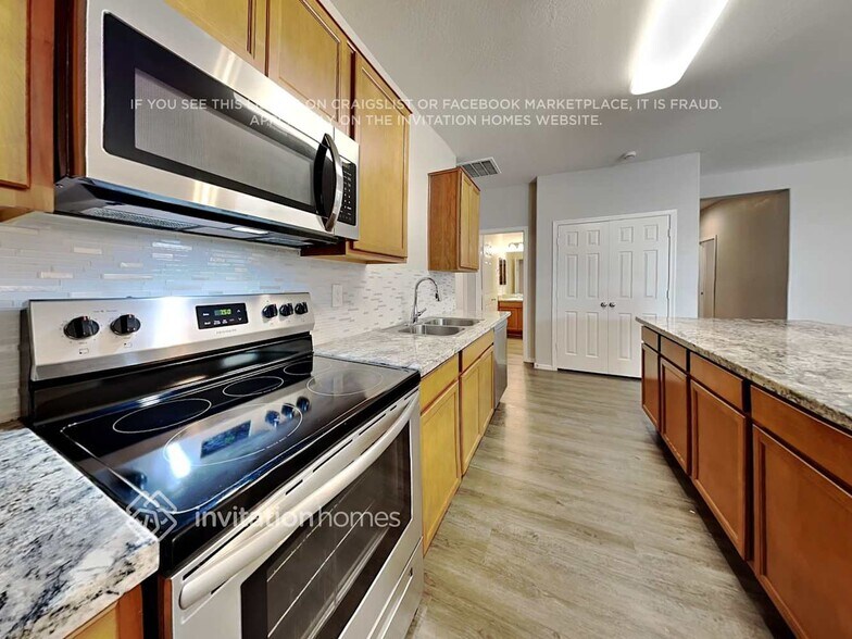 Building Photo - 17545 W Jessie Ln