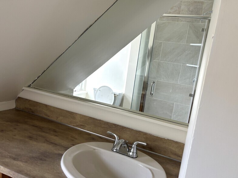 Building Photo - 1310 Stanley St