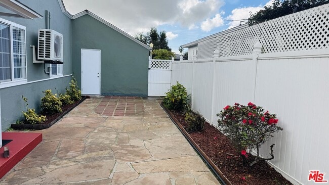 Building Photo - 6633 W 87th Pl