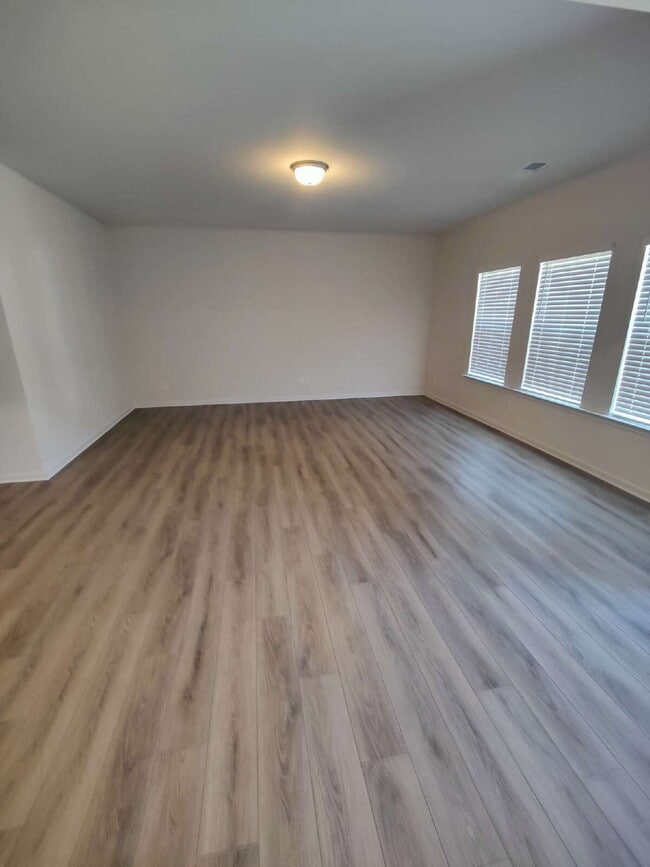 Building Photo - 500 Ozark Ln