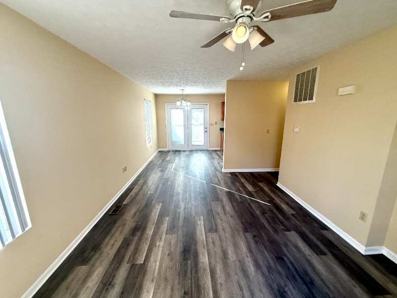 Building Photo - 3602 E 5th St