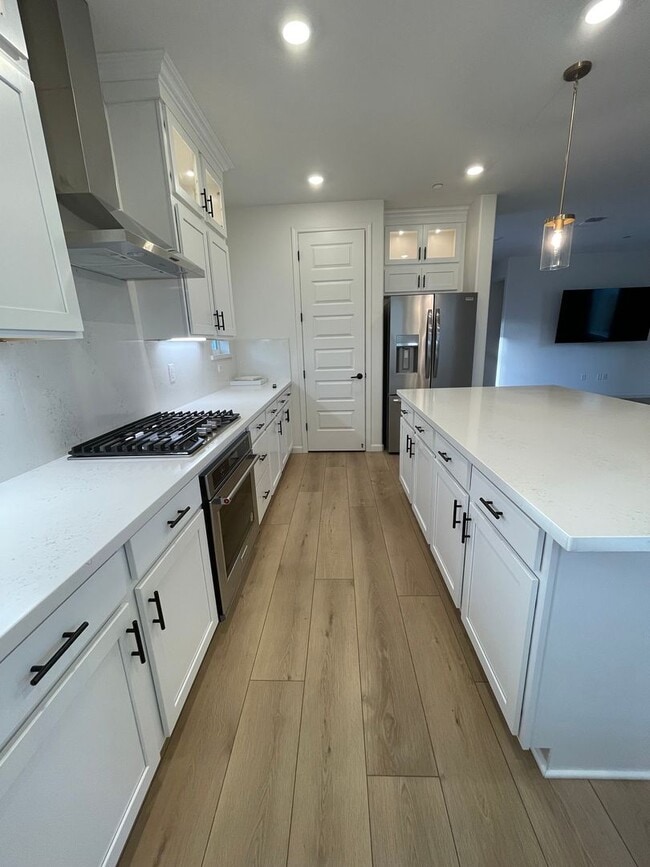 Building Photo - Beautiful new home with open floor plan av...