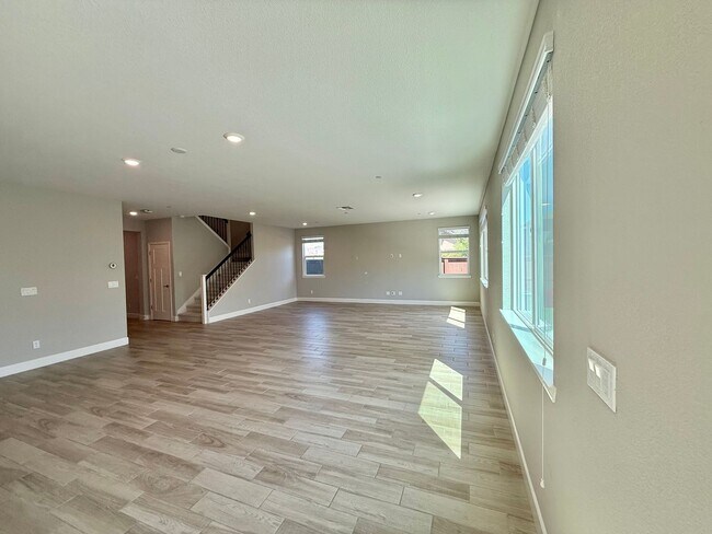 Building Photo - 1561 Osborn Dr