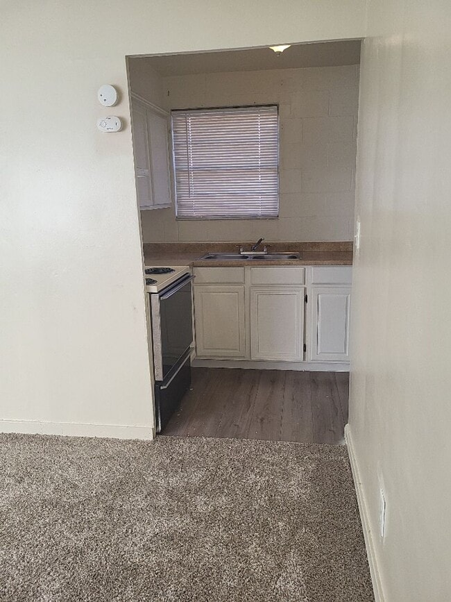 Building Photo - 913 Willow St