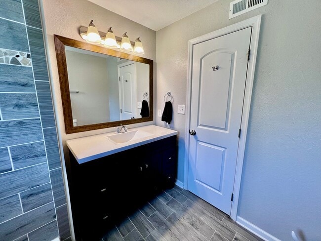 Building Photo - Charming 4 Bedroom home in Norfolk