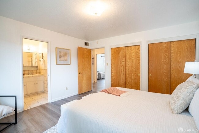 Building Photo - 4301 Hillview Dr