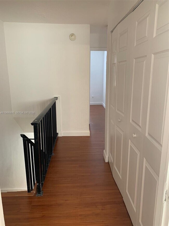 Building Photo - 6520 SW 41st St