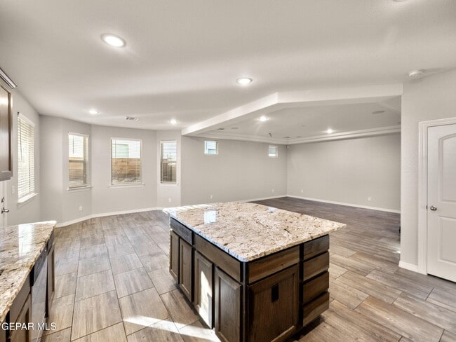 Building Photo - 5916 Hidden Acres Dr