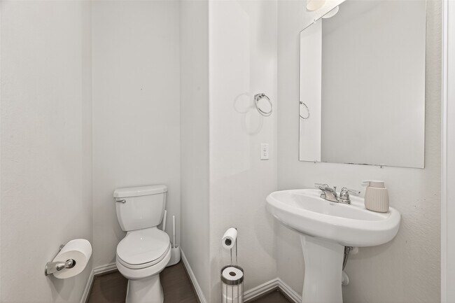 Building Photo - 27926 Western Crk Ct