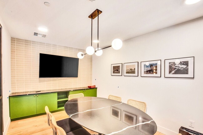 Building Photo - 1701 Simond Ave Ave