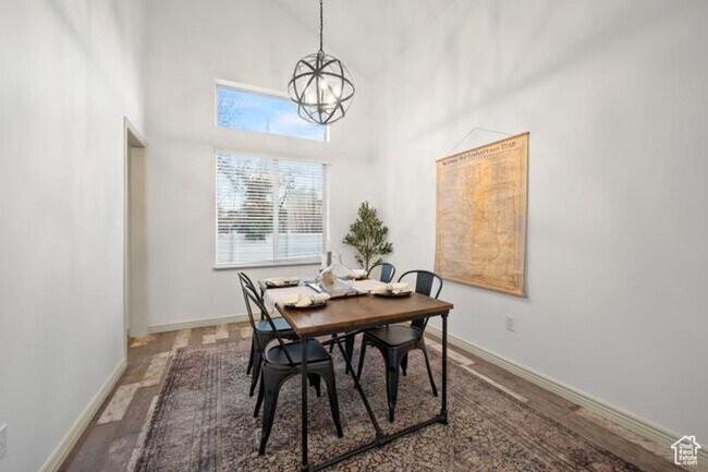 Building Photo - Amazing Cottonwood Heights 4bd/3ba home! G...