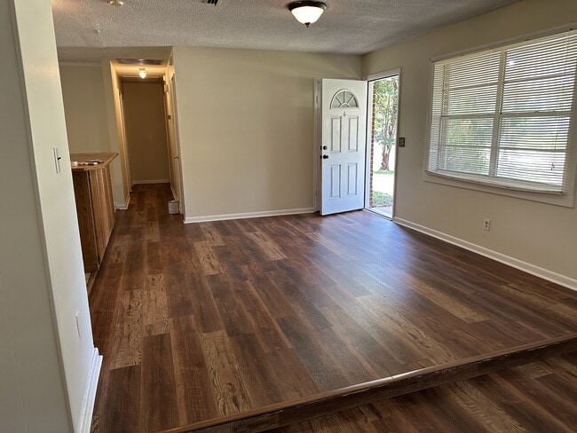 Building Photo - 6 Mancuso Dr
