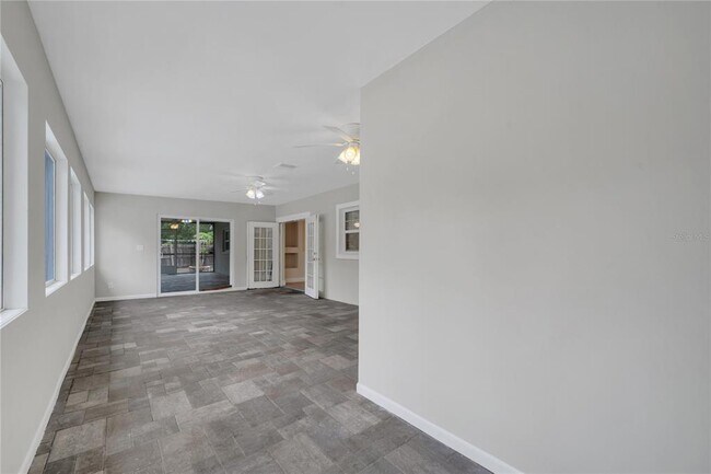 Building Photo - 1395 Meadowbrook St