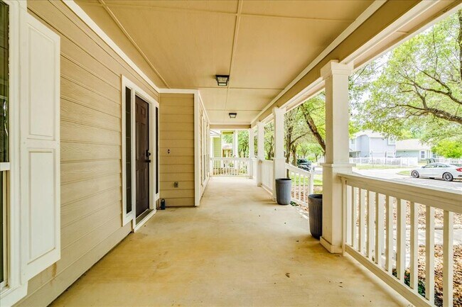 Building Photo - 140 Schmidt