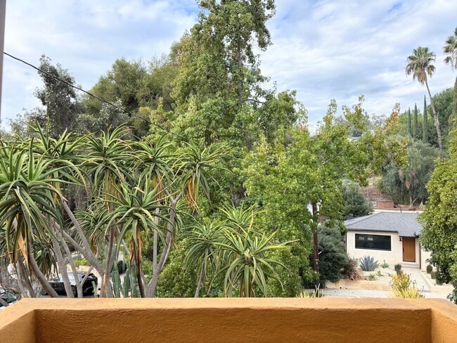 Building Photo - Serene 2bed /1 Bath Spanish Hideaway in He...