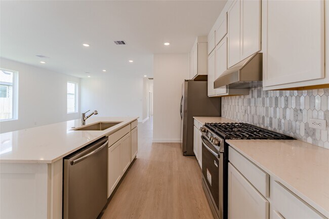 Building Photo - 6671 Iron Clover Dr