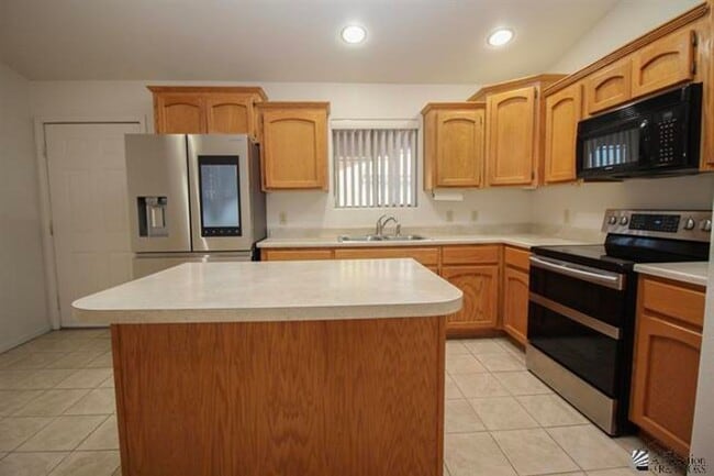 Building Photo - 3 Bedroom SOLAR Home in the Foothills for Rent!