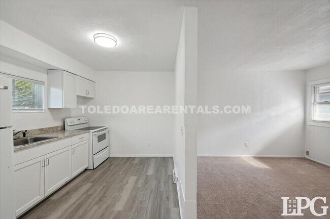 Building Photo - 2651 Consaul St